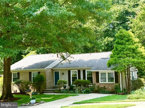 Photo of 6424 Alloway Court, SPRINGFIELD, VA 22152 (MLS # VAFX2339672)