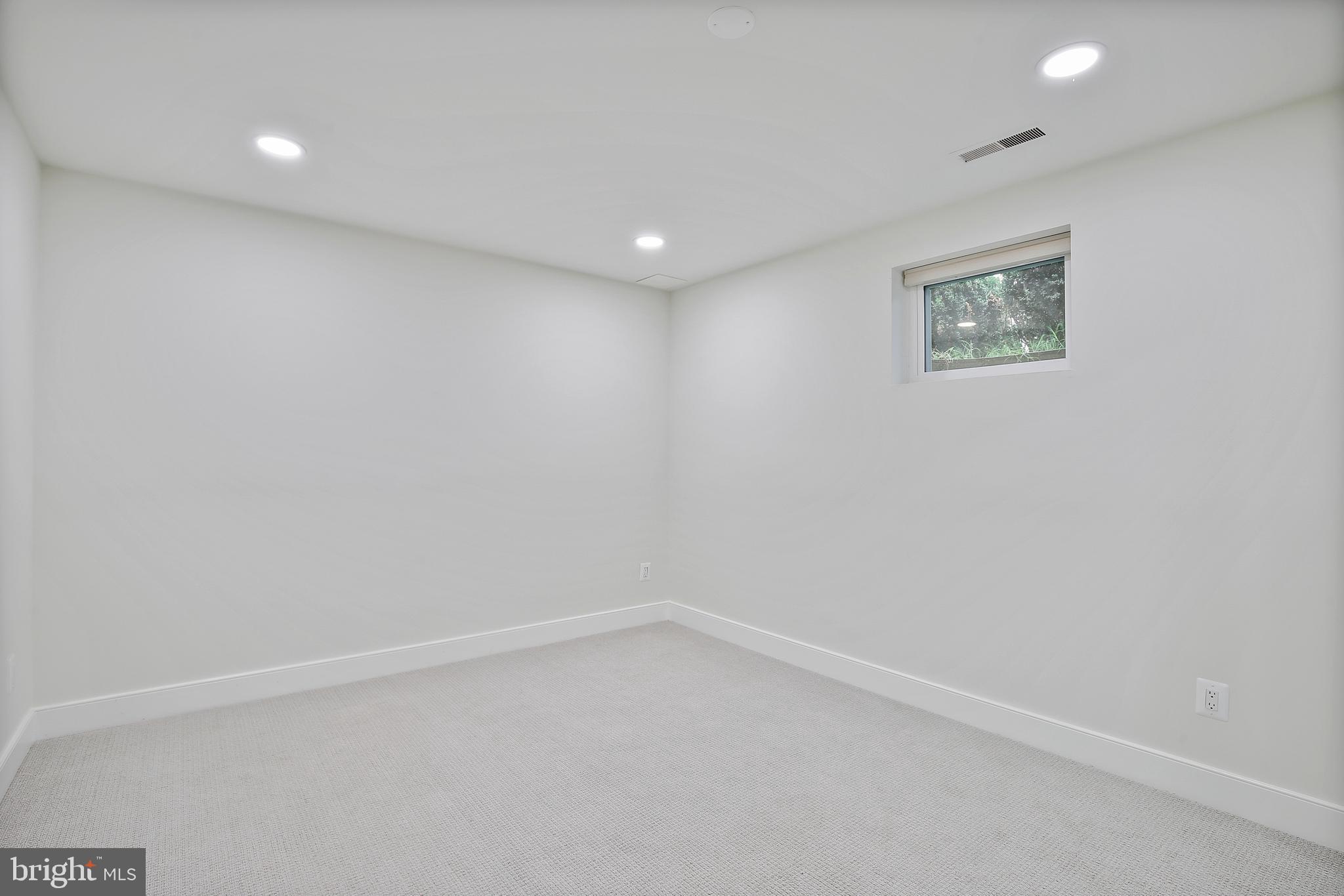 WOLFTRAPPE SQUARE - Residential Lease