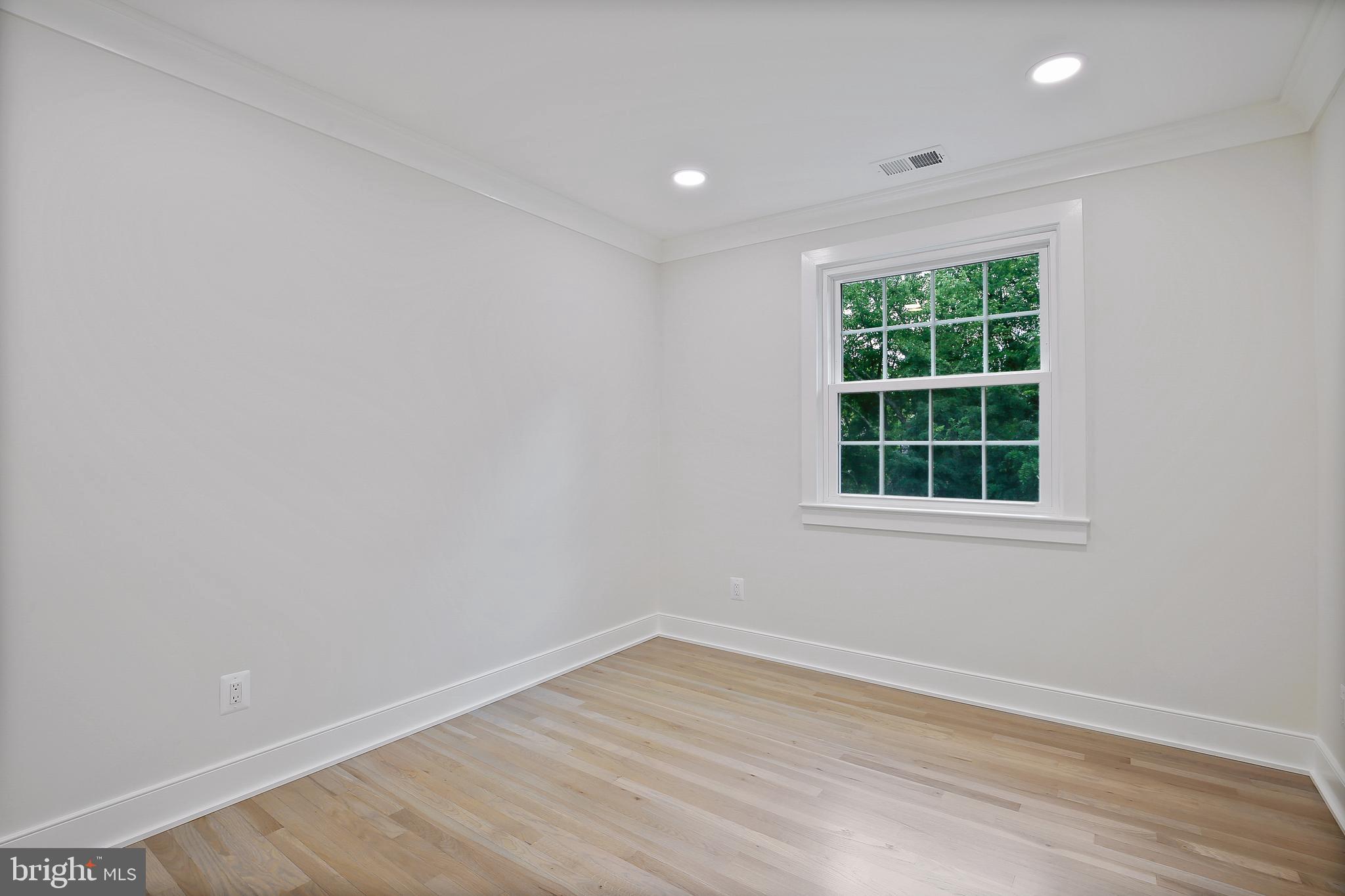 WOLFTRAPPE SQUARE - Residential Lease