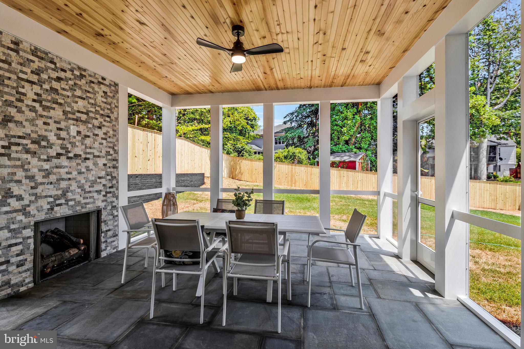 HENDRY ESTATES - Residential