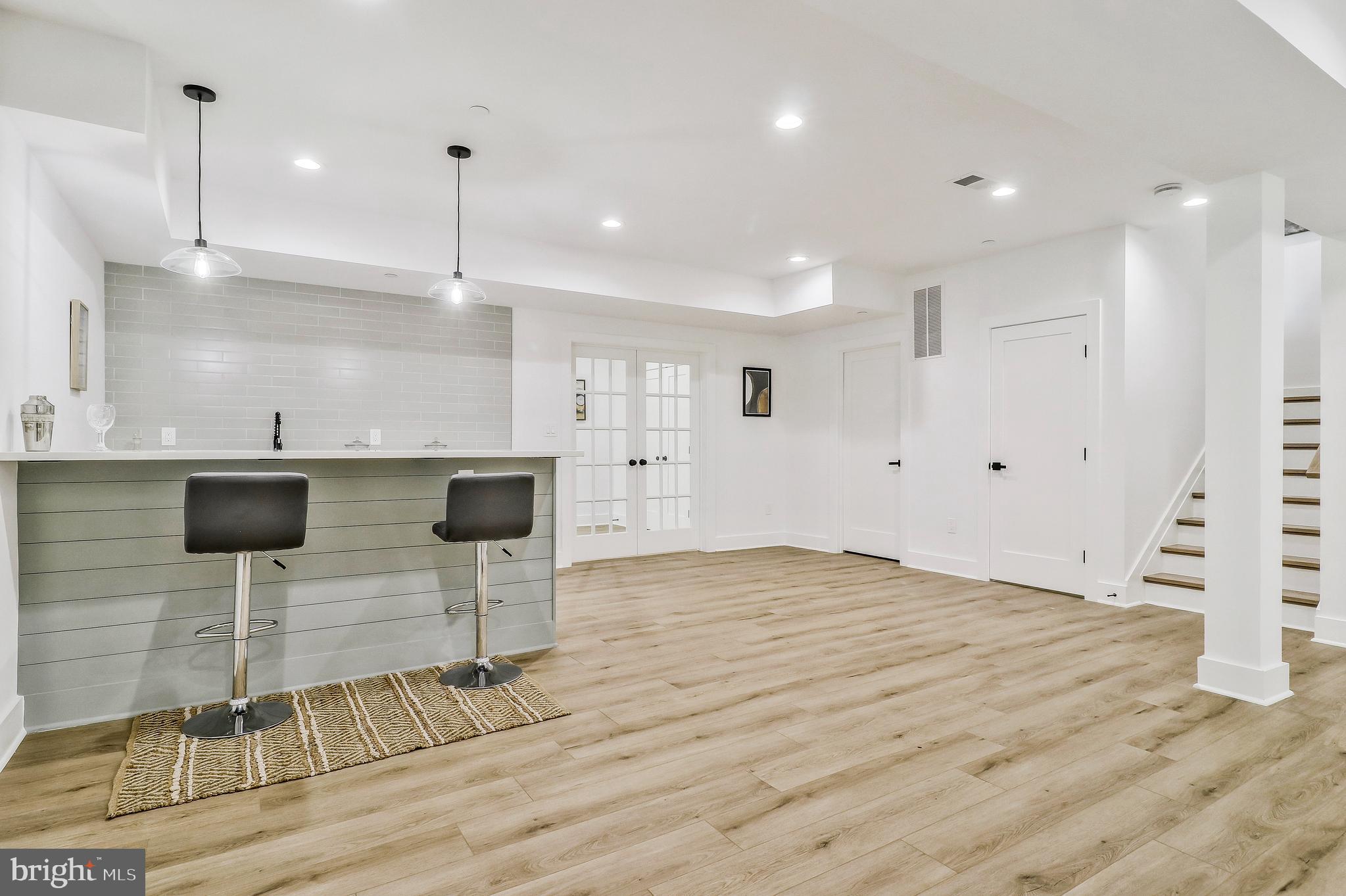 HENDRY ESTATES - Residential