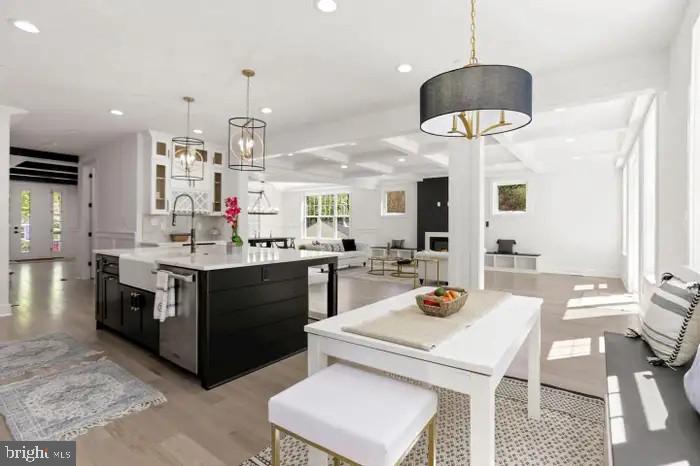 HENDRY ESTATES - Residential