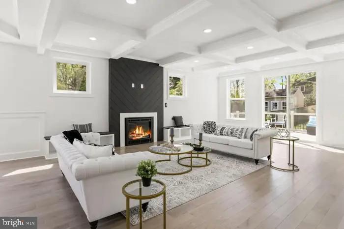 HENDRY ESTATES - Residential