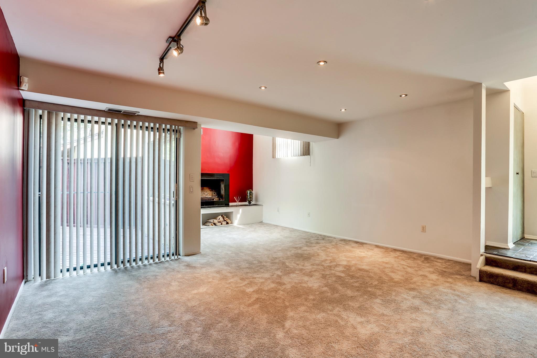 CLARY'S FOREST - Residential Lease