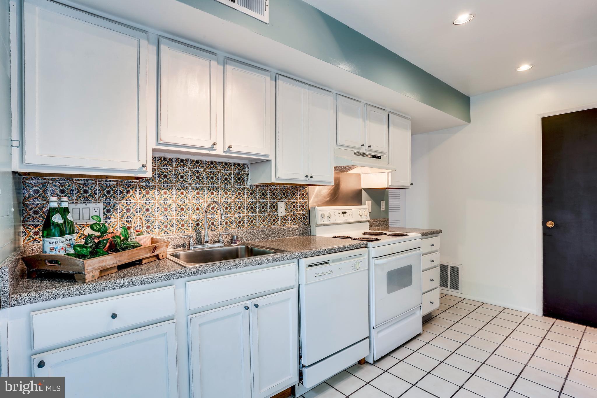 CLARY'S FOREST - Residential Lease