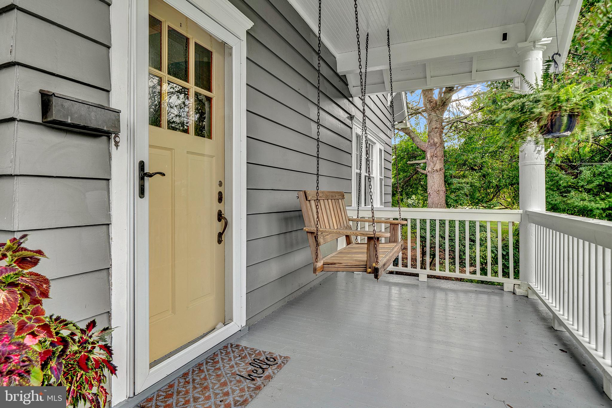 89 W UPPER FERRY ROAD