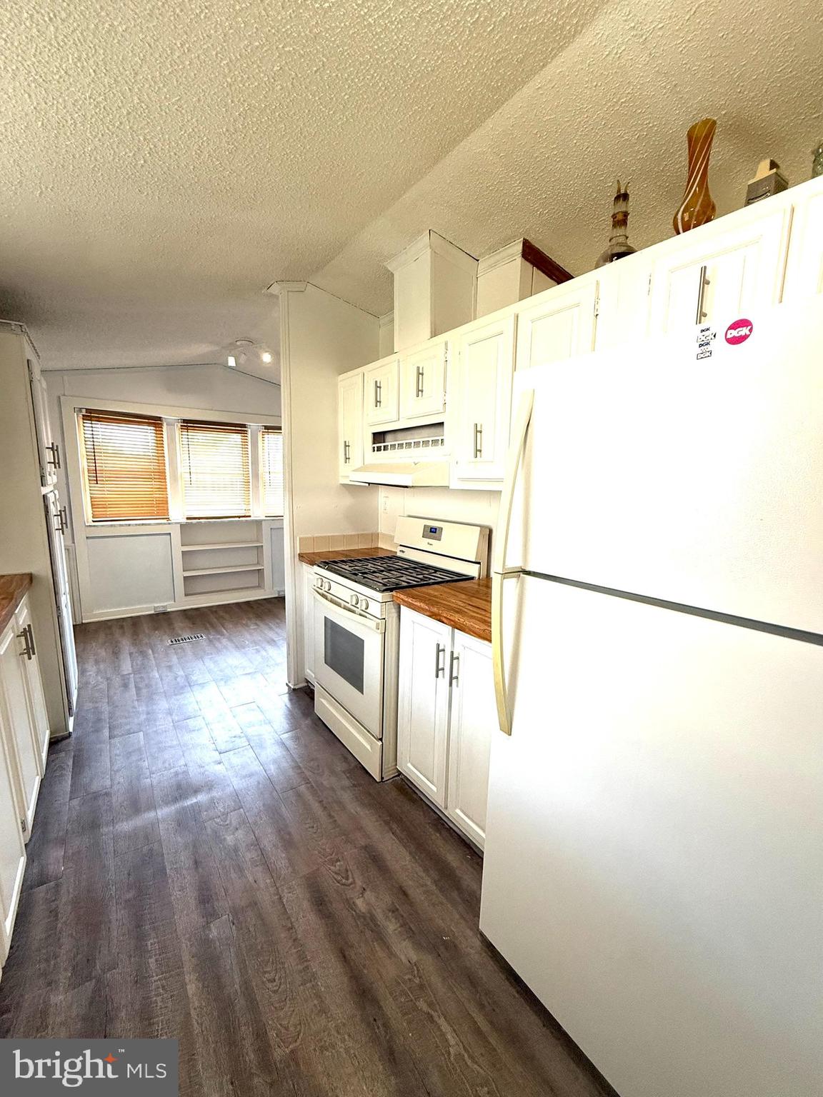 BAY COUNTRY VILLAGE - Residential