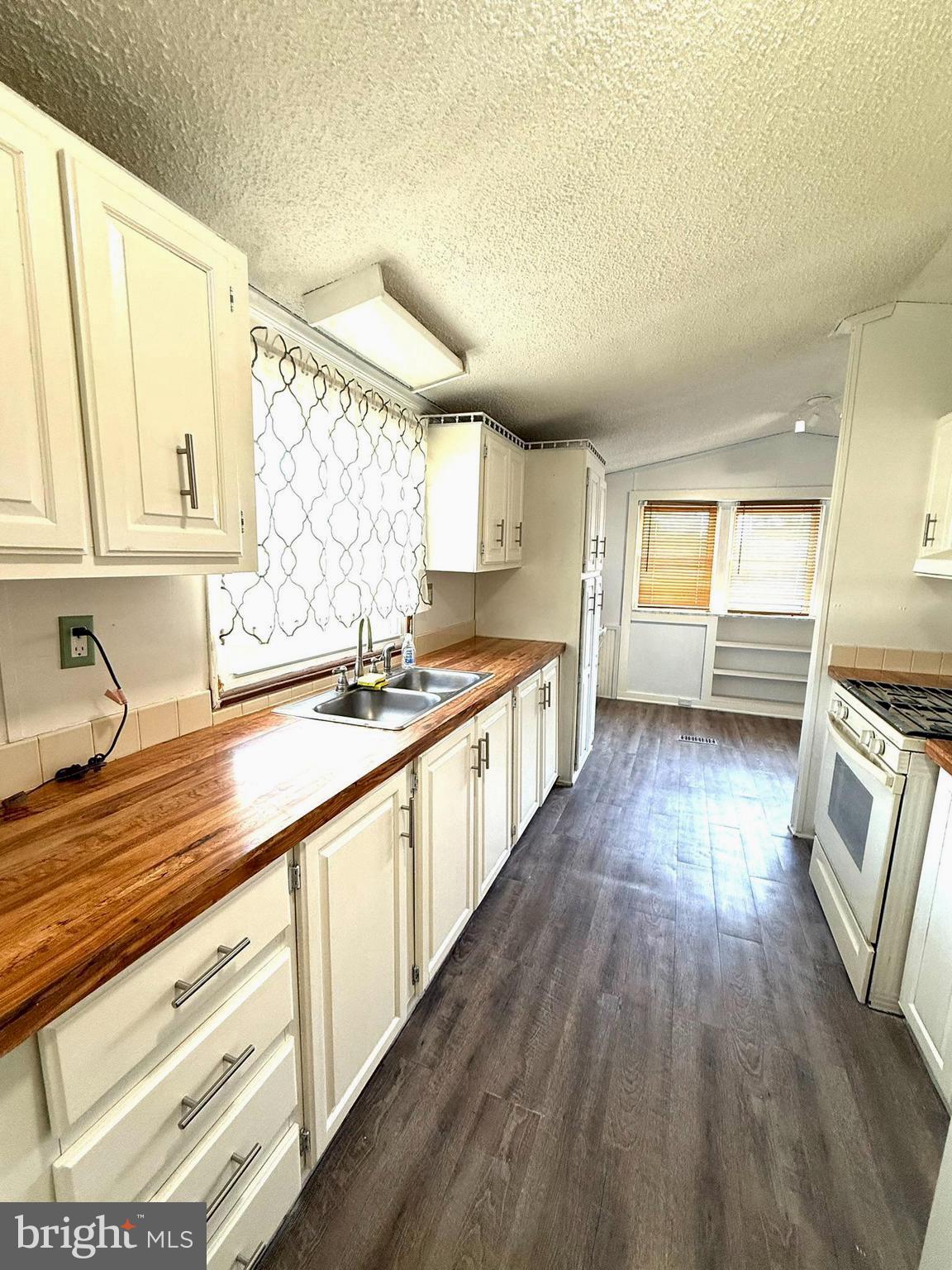 BAY COUNTRY VILLAGE - Residential