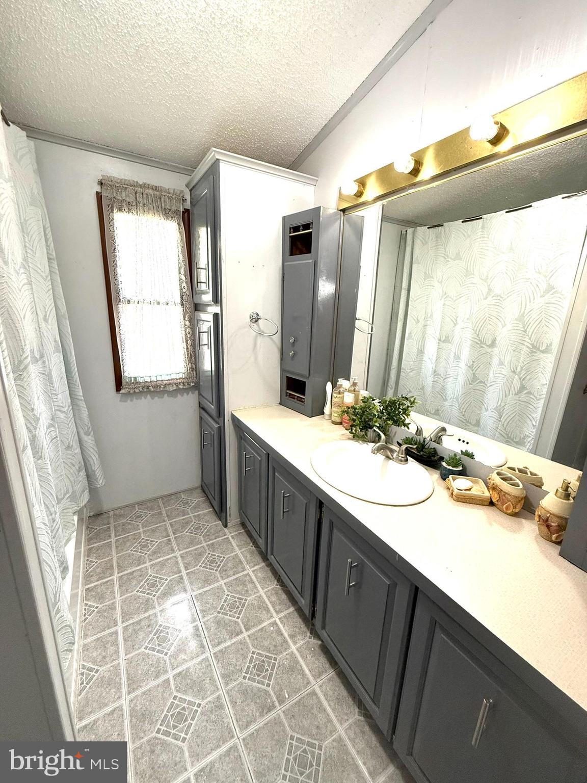 BAY COUNTRY VILLAGE - Residential