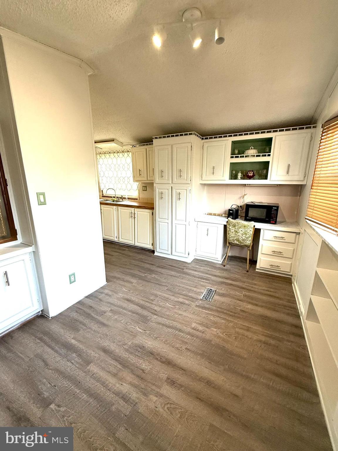 BAY COUNTRY VILLAGE - Residential