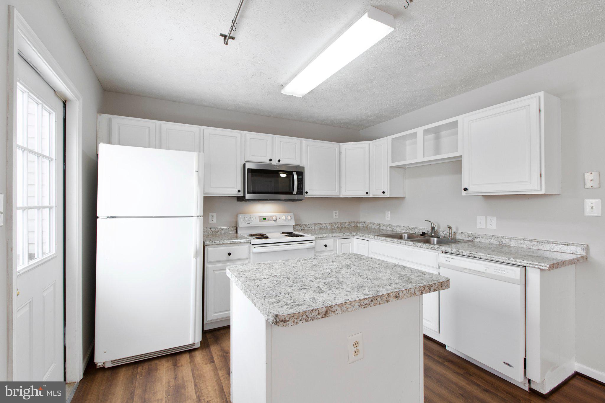 CHARLESTOWN COMMONS - Residential Lease