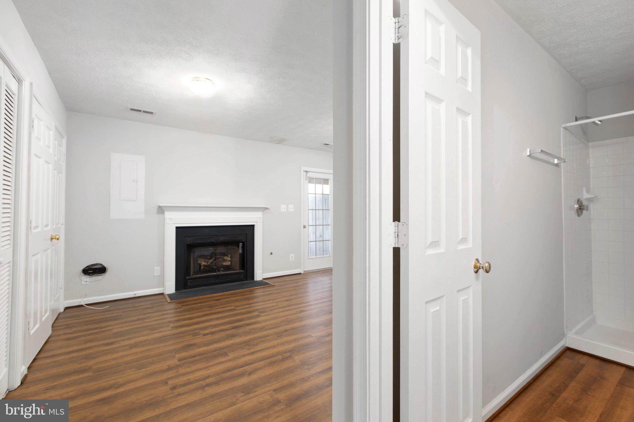 CHARLESTOWN COMMONS - Residential Lease