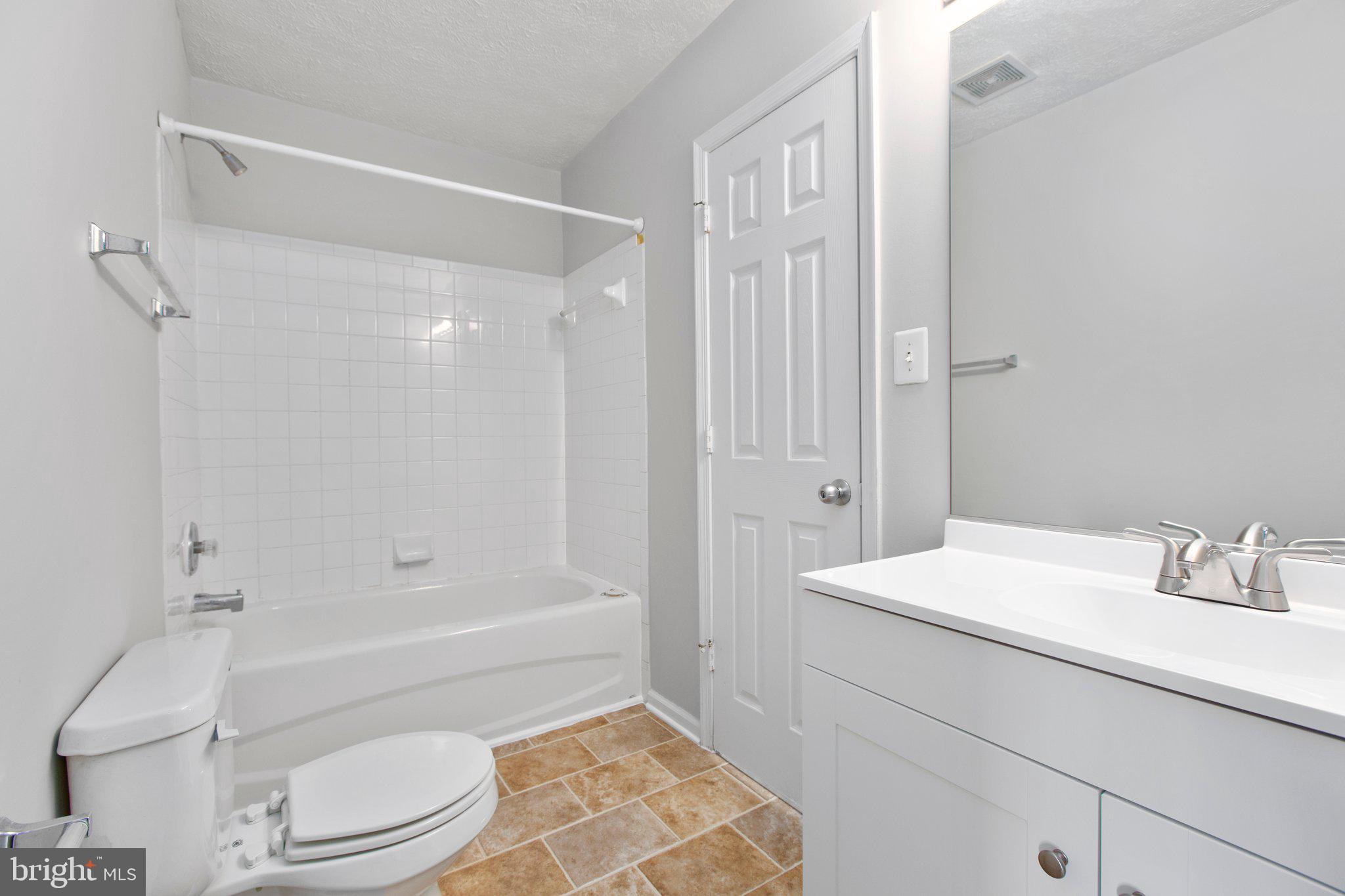 CHARLESTOWN COMMONS - Residential Lease