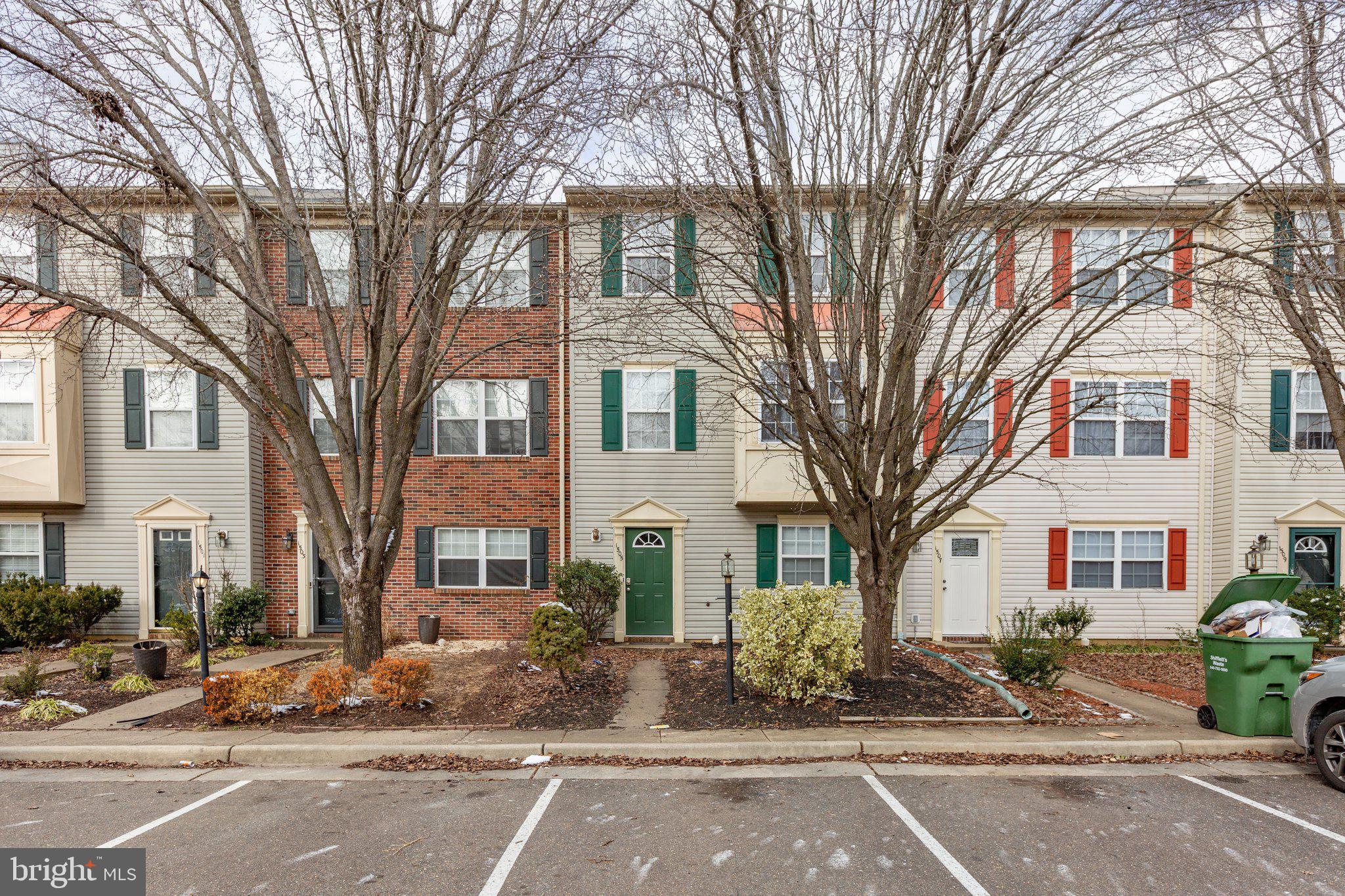 CHARLESTOWN COMMONS - Residential Lease