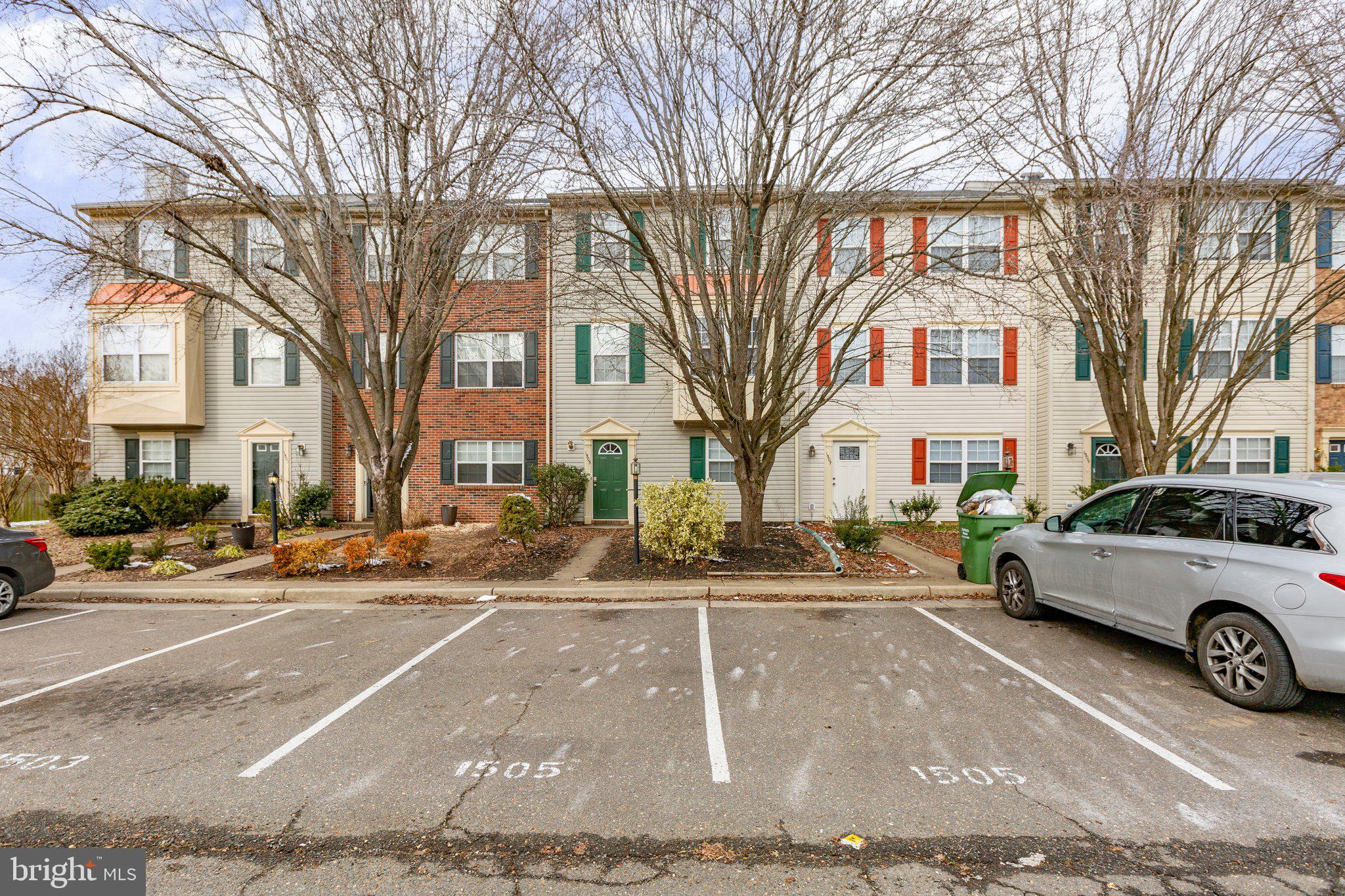 CHARLESTOWN COMMONS - Residential Lease