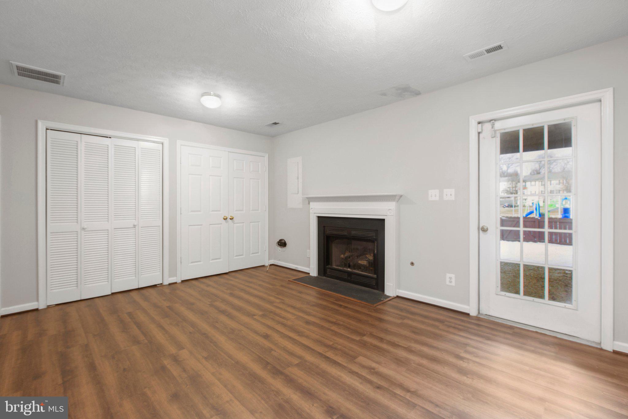 CHARLESTOWN COMMONS - Residential Lease