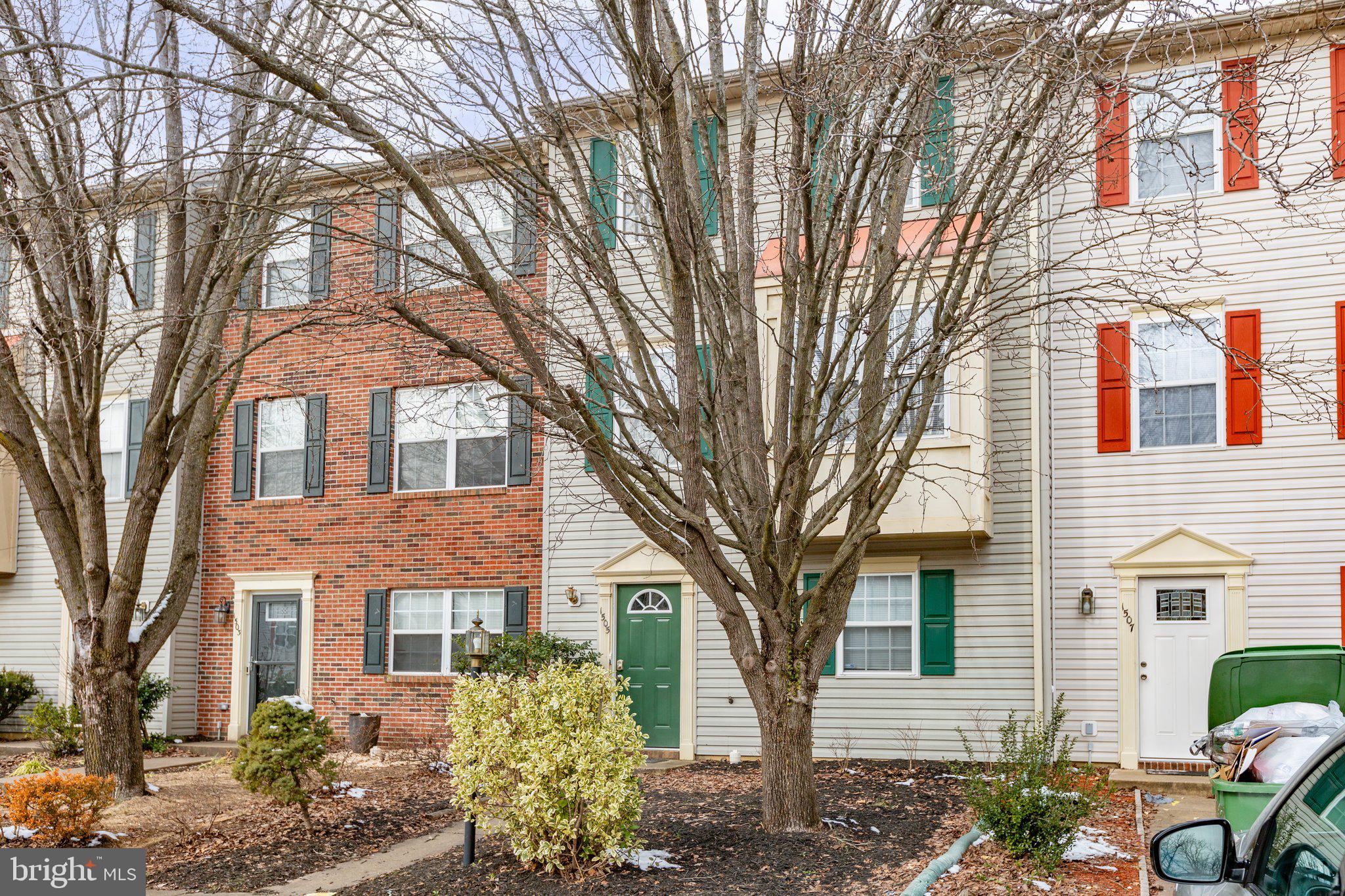 CHARLESTOWN COMMONS - Residential Lease