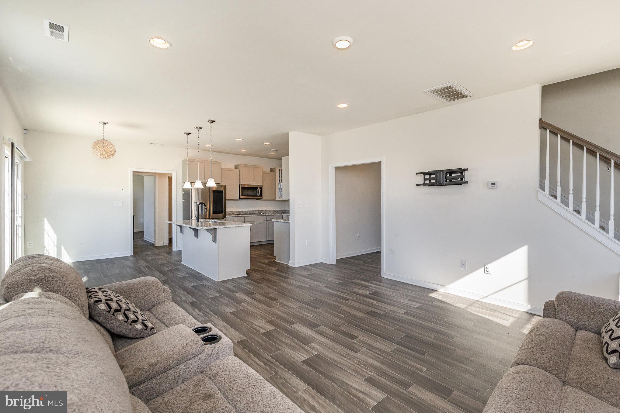 COUNTRYSIDE - Residential