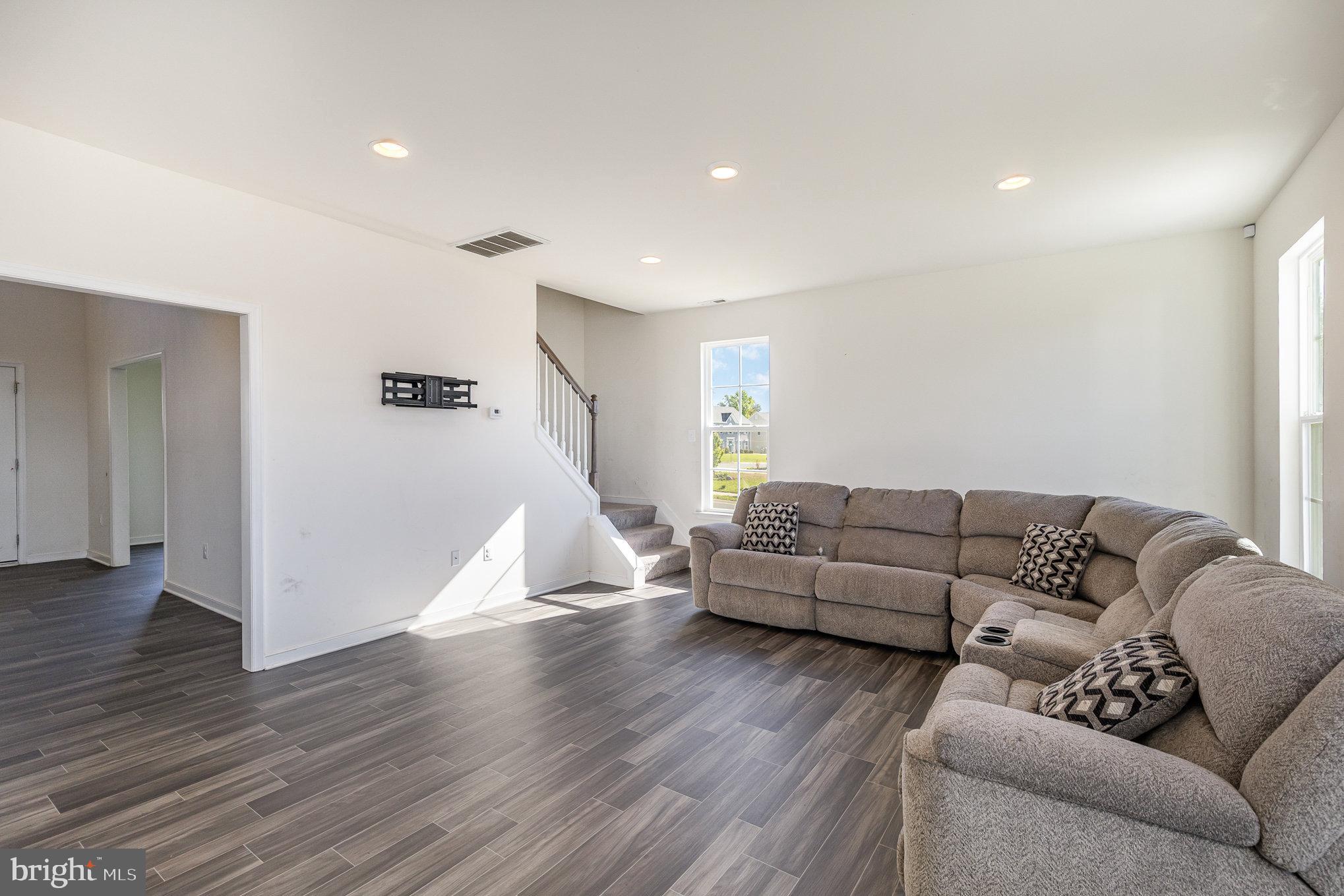 COUNTRYSIDE - Residential