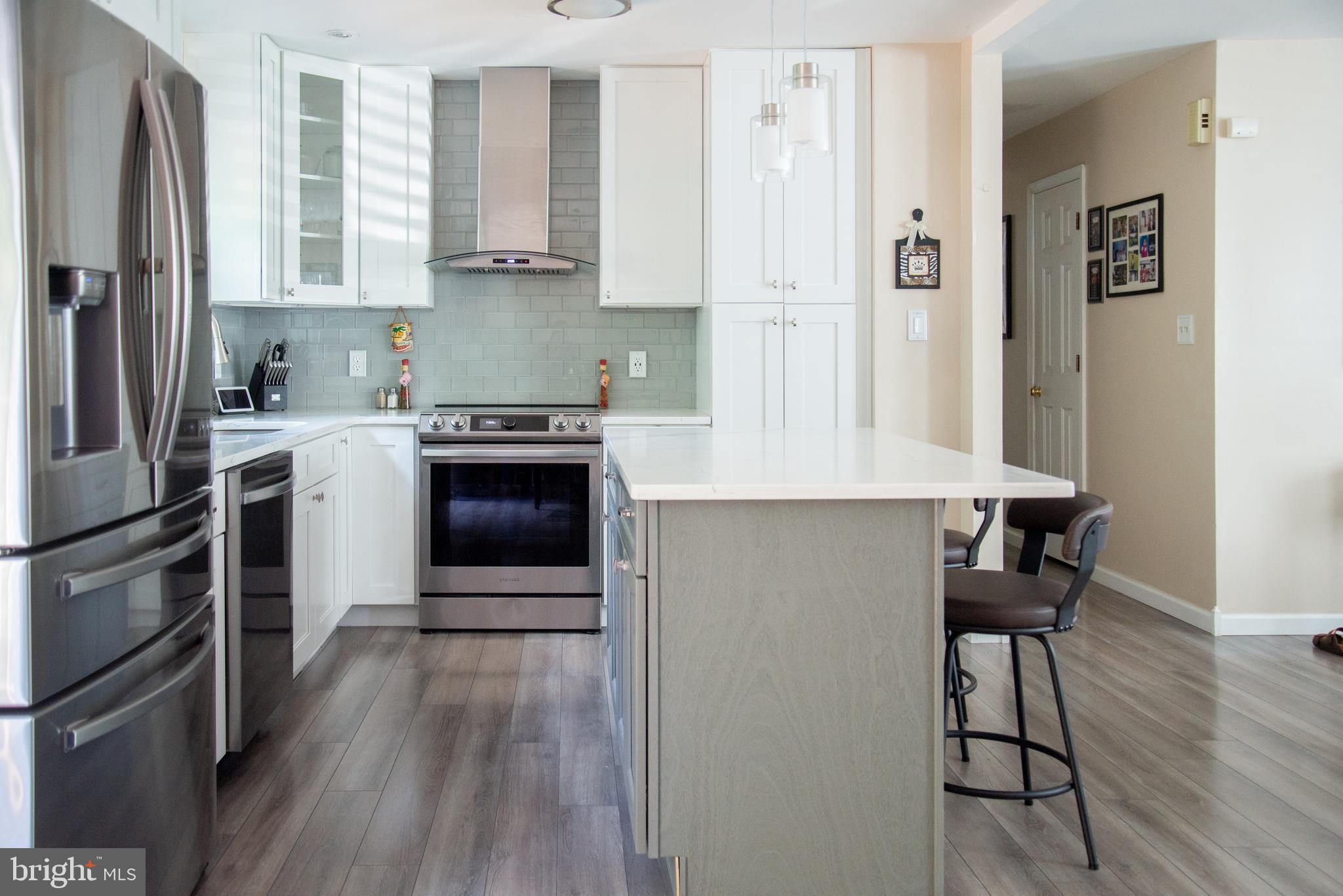 6801 ESTATE LANE