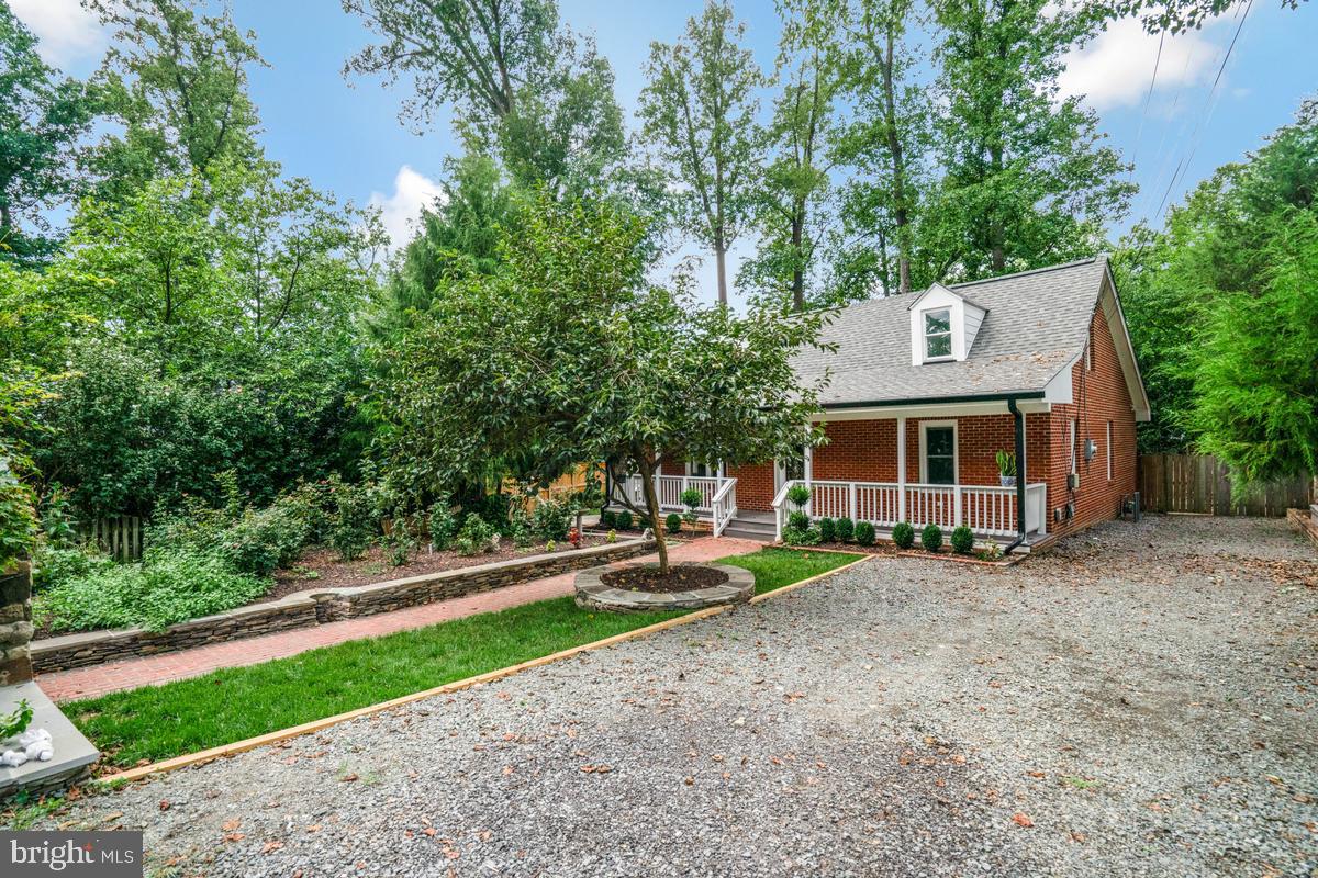 7318 POPLAR COURT