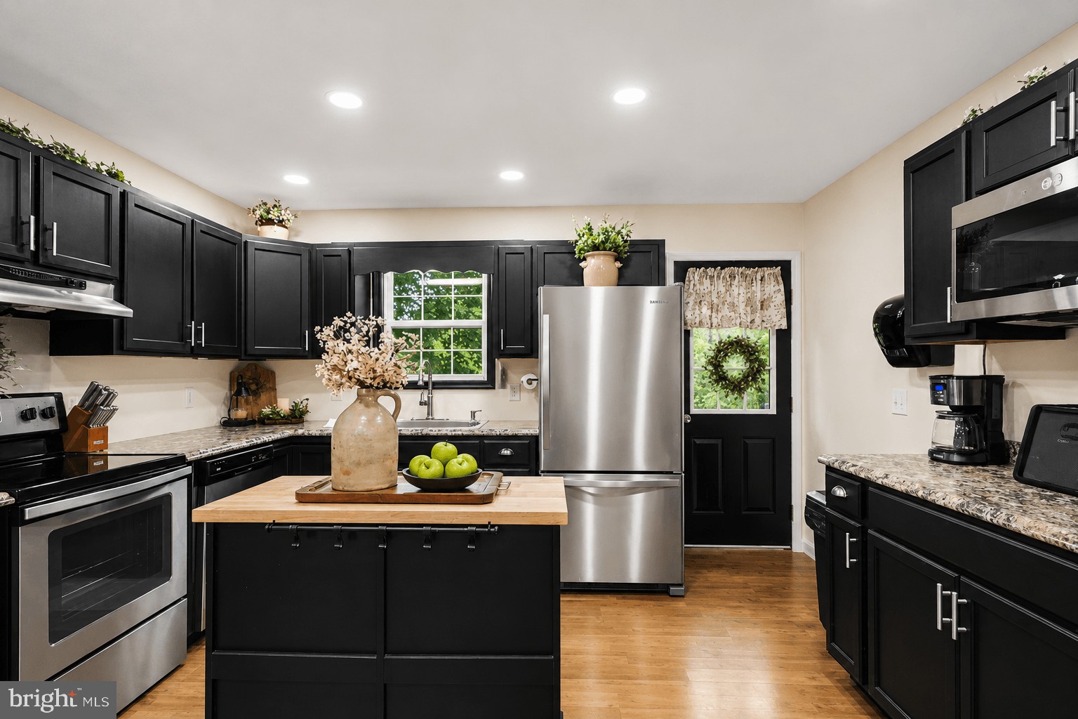 MONTGOMERY OAKS - Residential