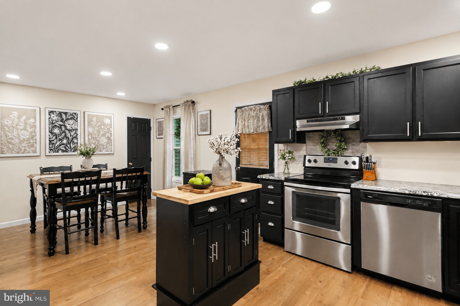 MONTGOMERY OAKS - Residential