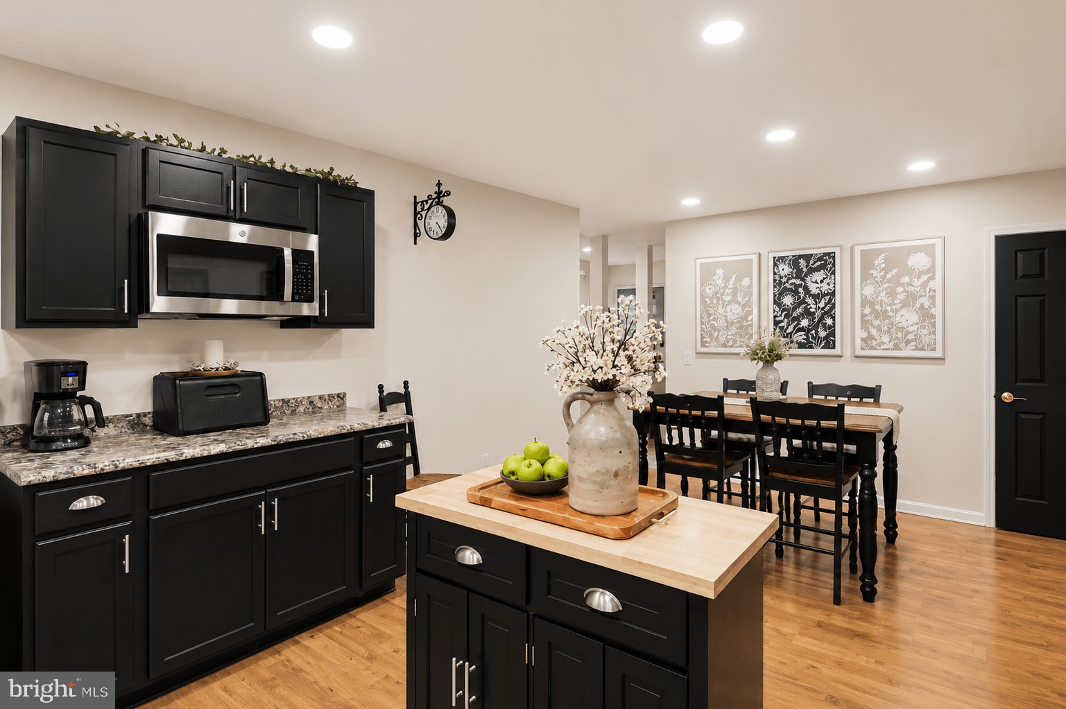 MONTGOMERY OAKS - Residential