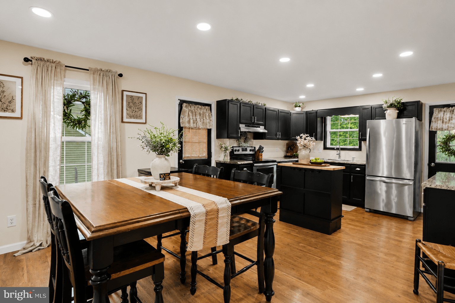 MONTGOMERY OAKS - Residential