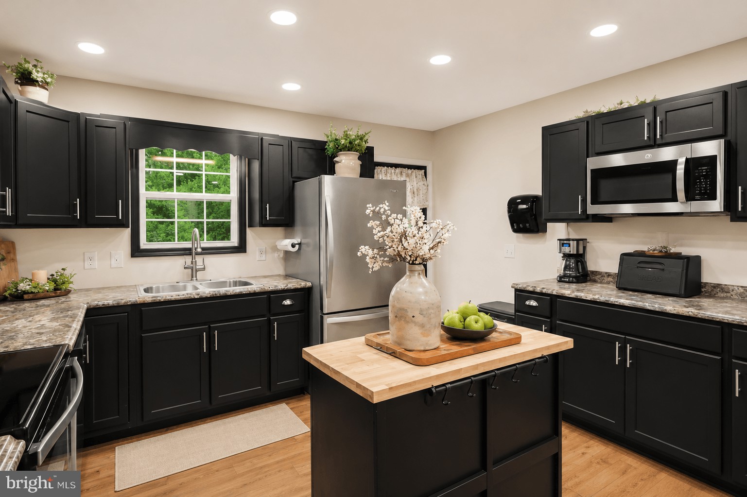 MONTGOMERY OAKS - Residential