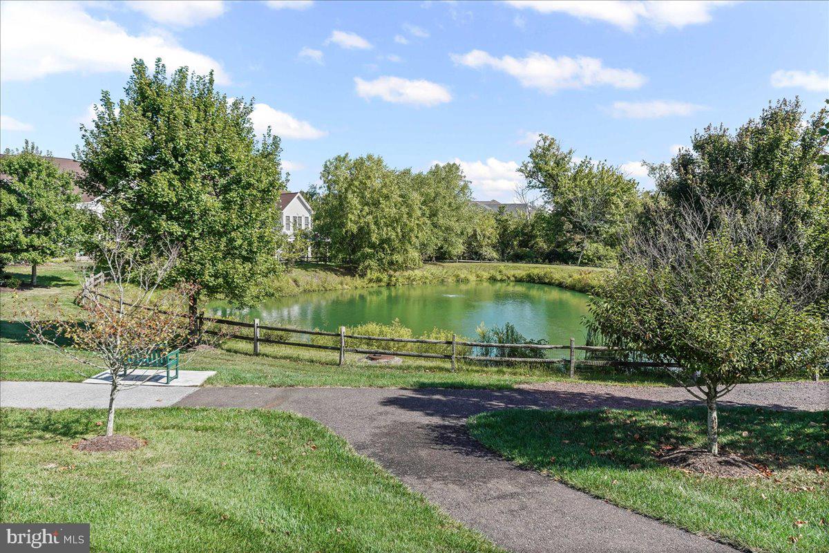 834 WOODS END COURT