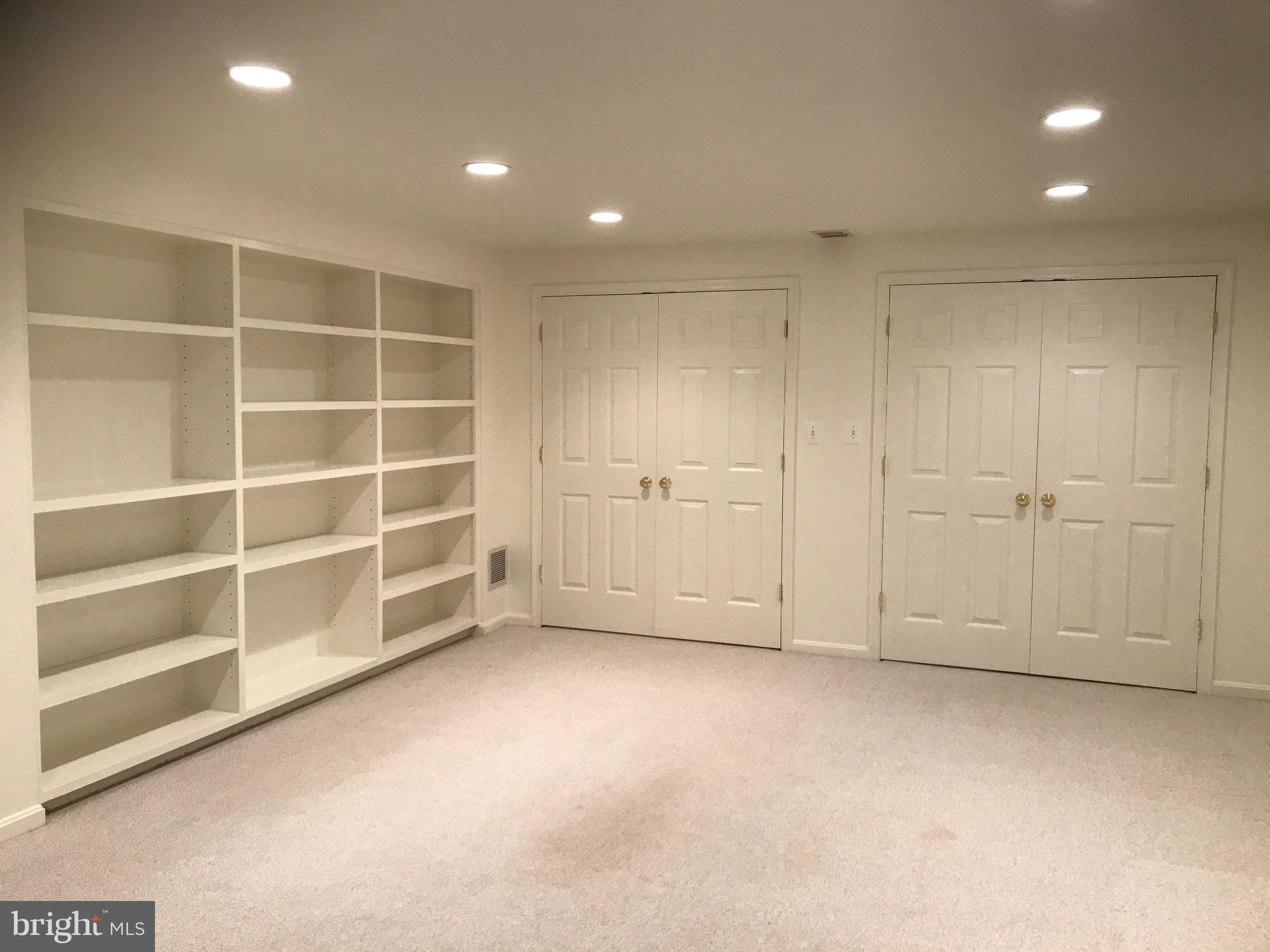 BROYHILLS MCLEAN ESTATES - Residential Lease