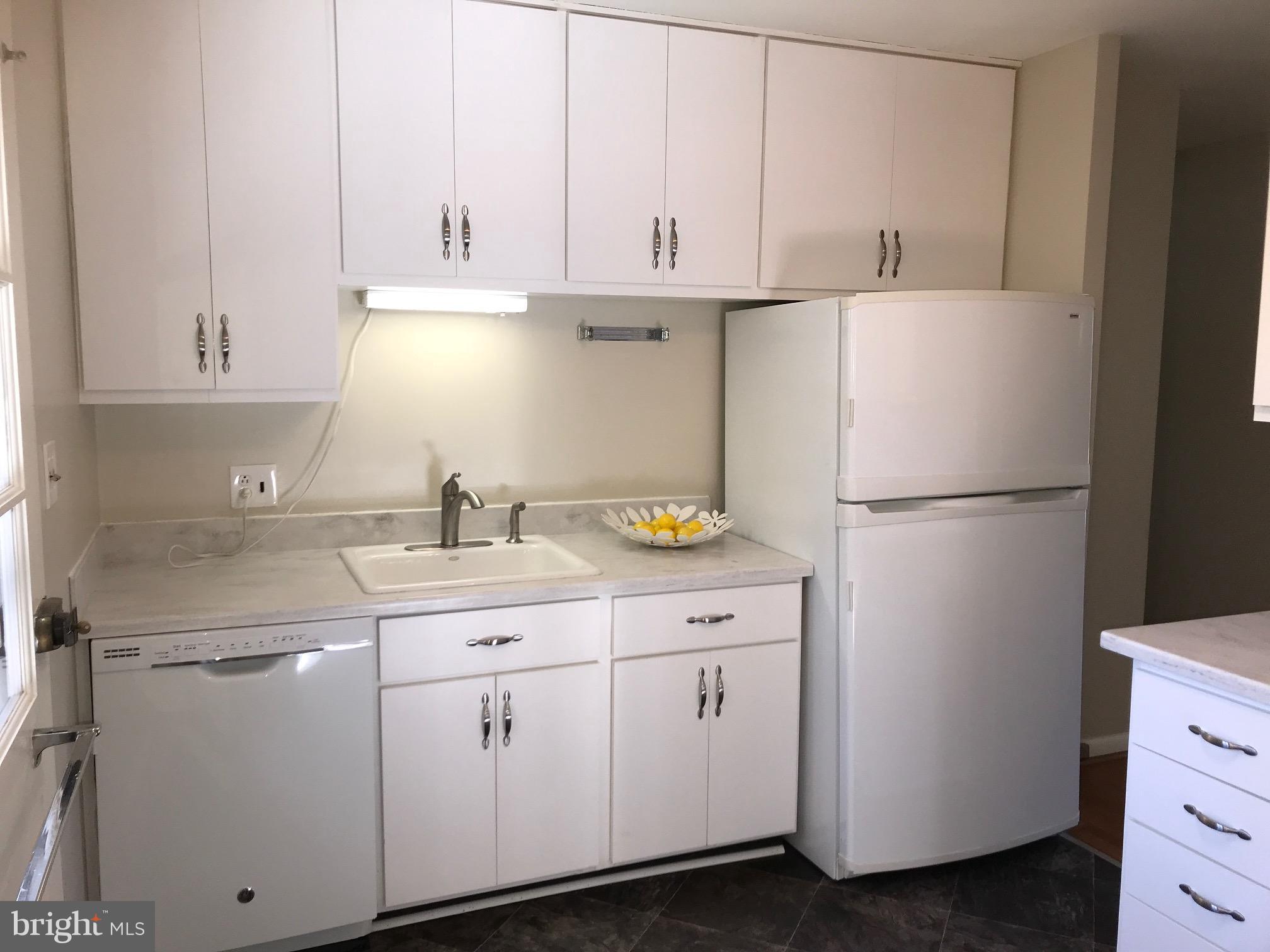 BROYHILLS MCLEAN ESTATES - Residential Lease