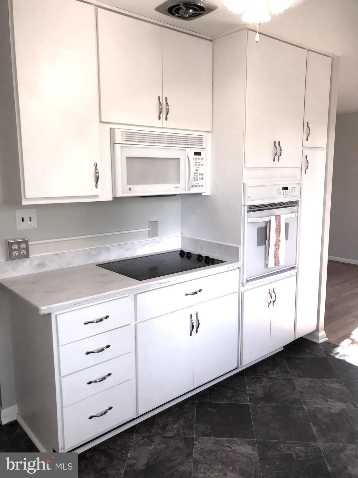 BROYHILLS MCLEAN ESTATES - Residential Lease