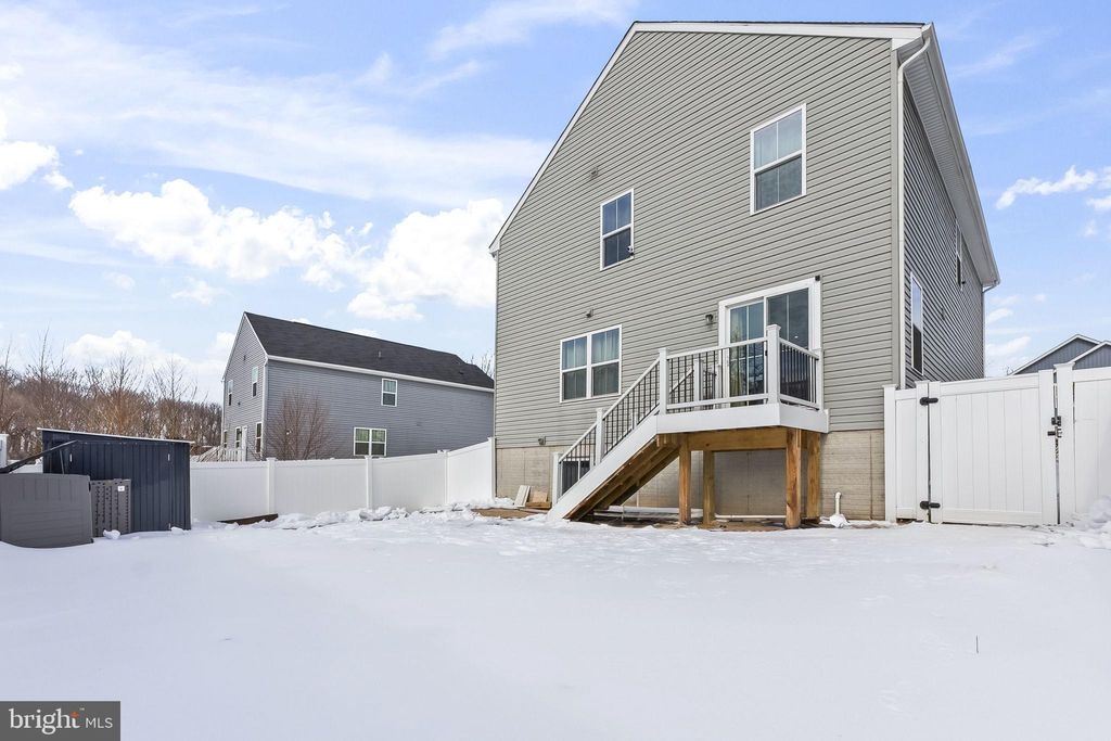 Photo of 211 Green Ridge Lane, GLEN BURNIE, MD 21060 (MLS # MDAA2136618)