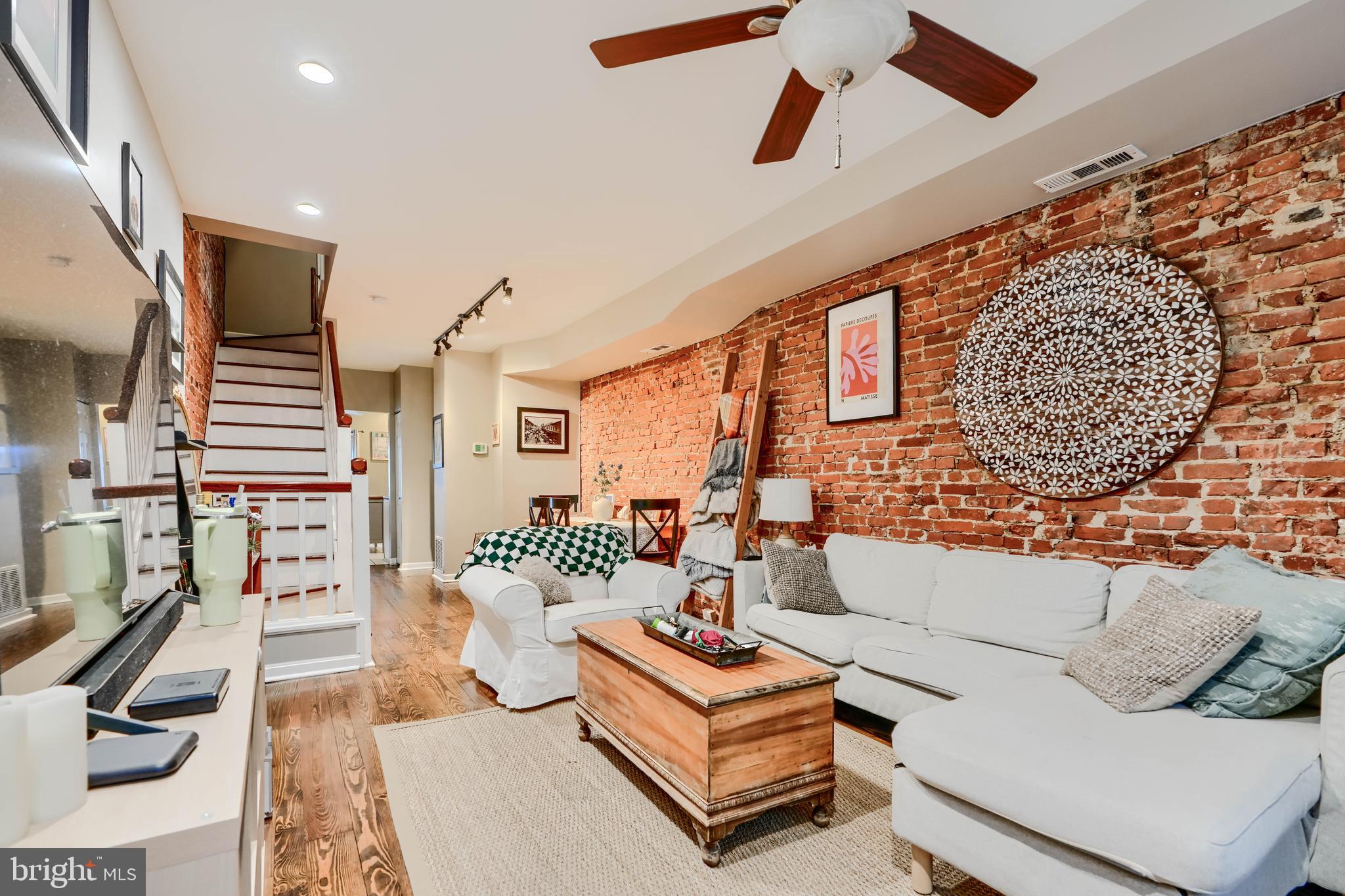 RIVERSIDE - Residential Lease