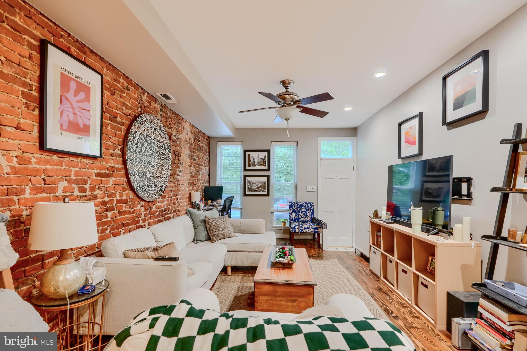 RIVERSIDE - Residential Lease