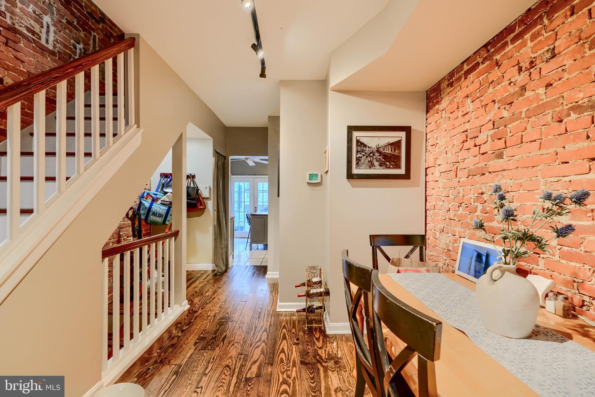 RIVERSIDE - Residential Lease