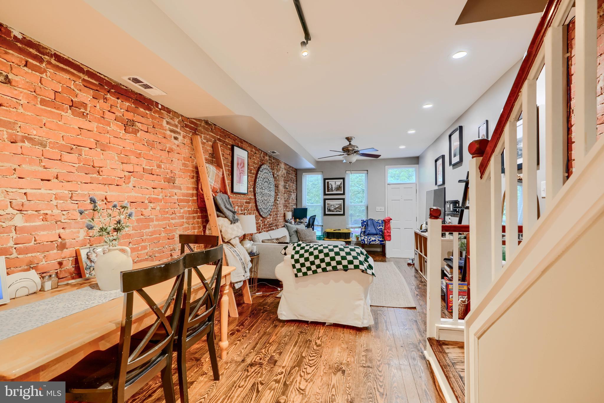 RIVERSIDE - Residential Lease