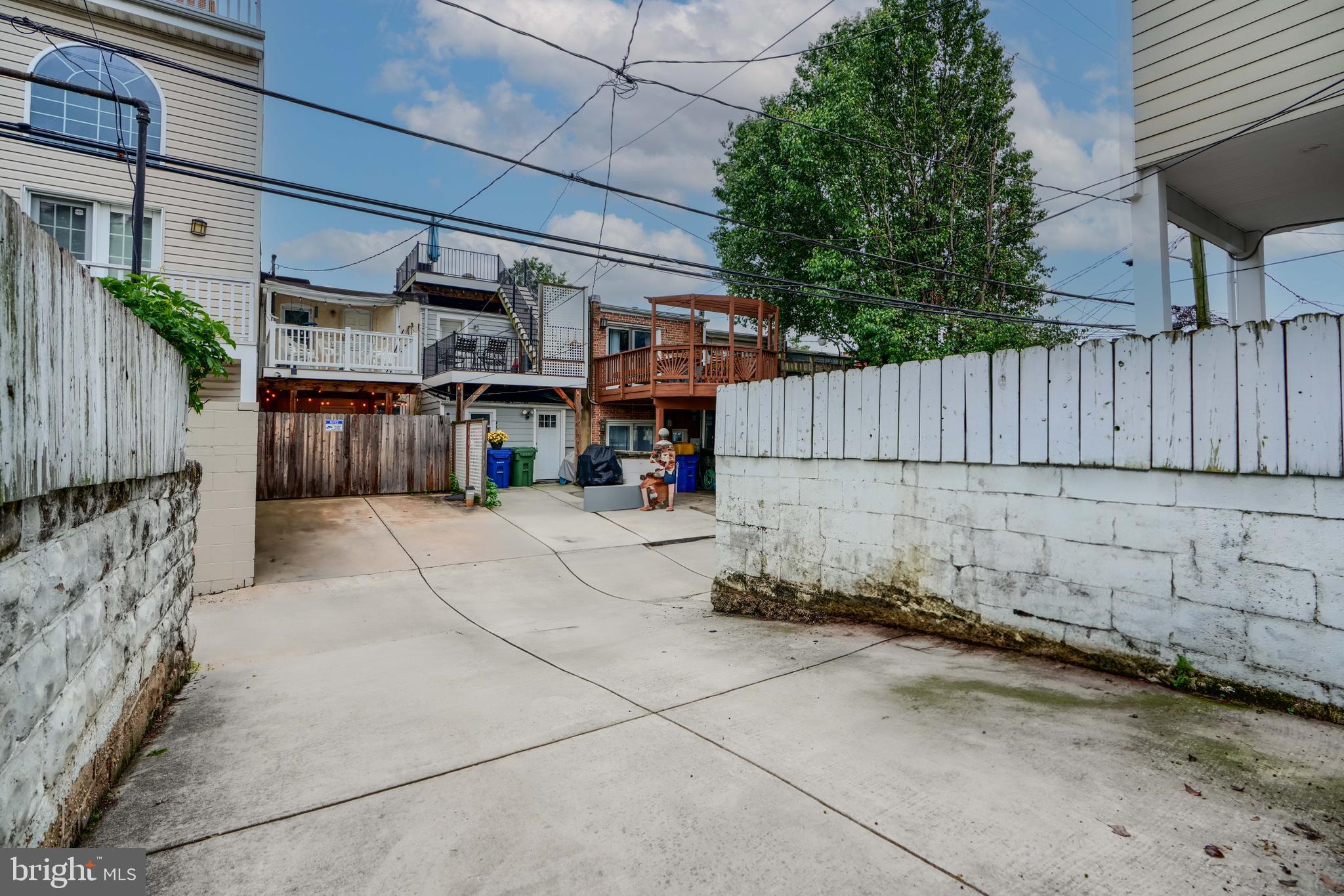 RIVERSIDE - Residential Lease