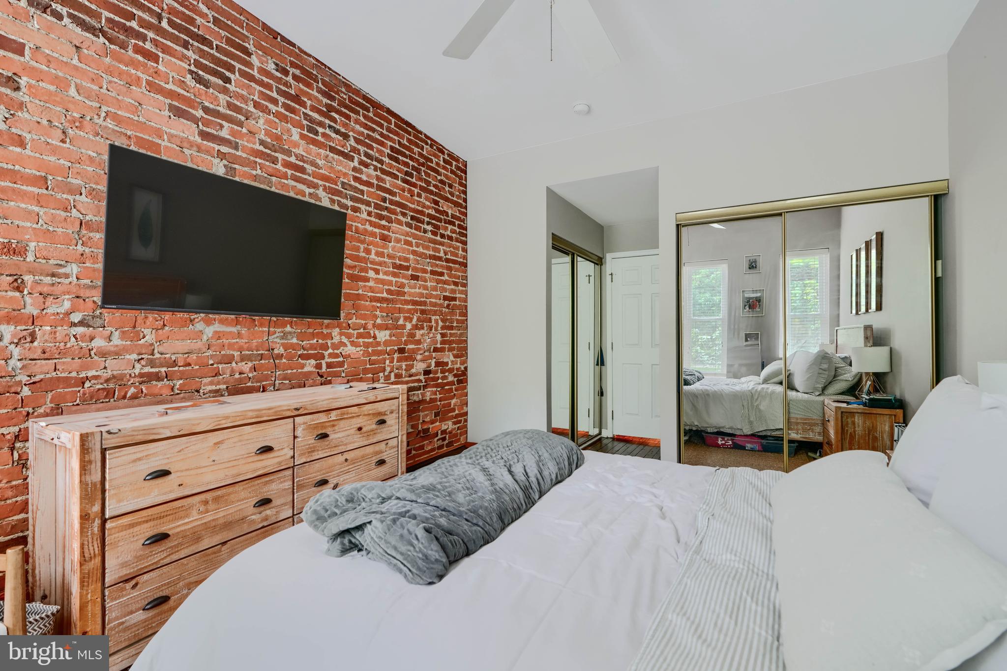 RIVERSIDE - Residential Lease
