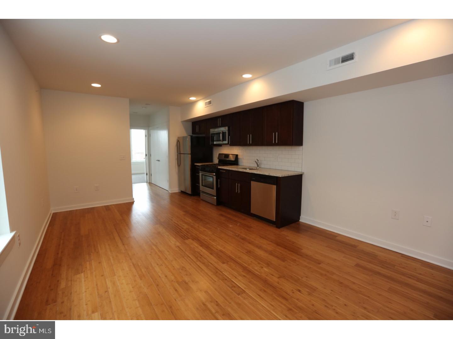 PORT RICHMOND - Residential Lease