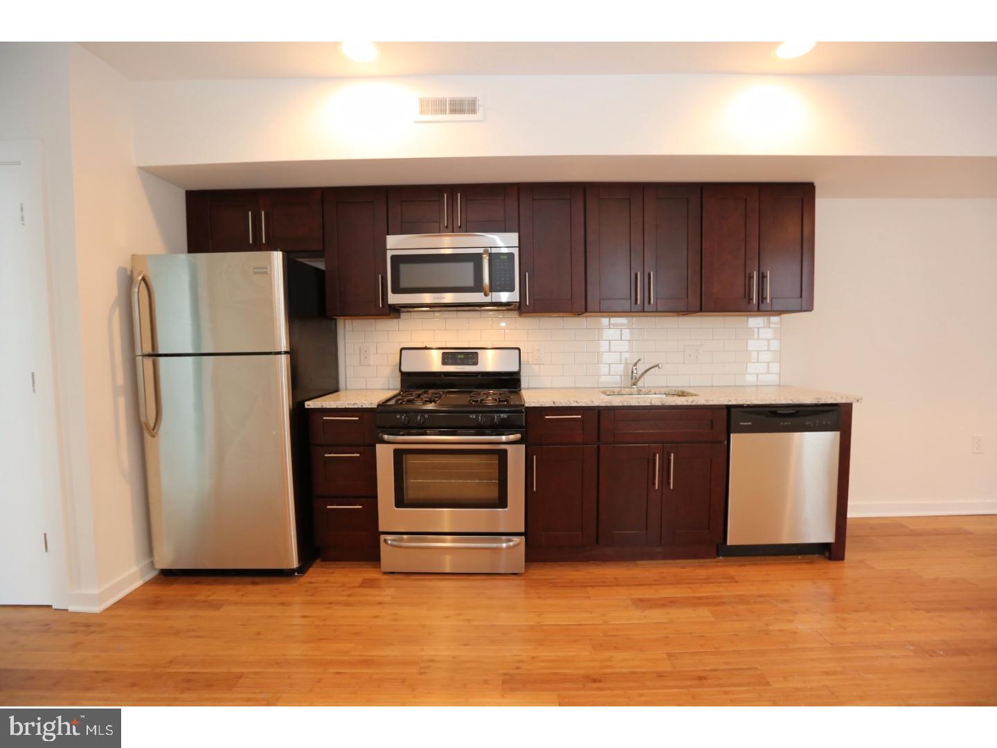 PORT RICHMOND - Residential Lease
