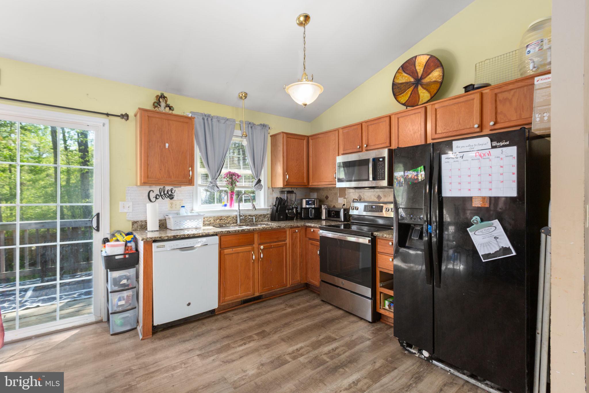 LAKE LAND - Residential