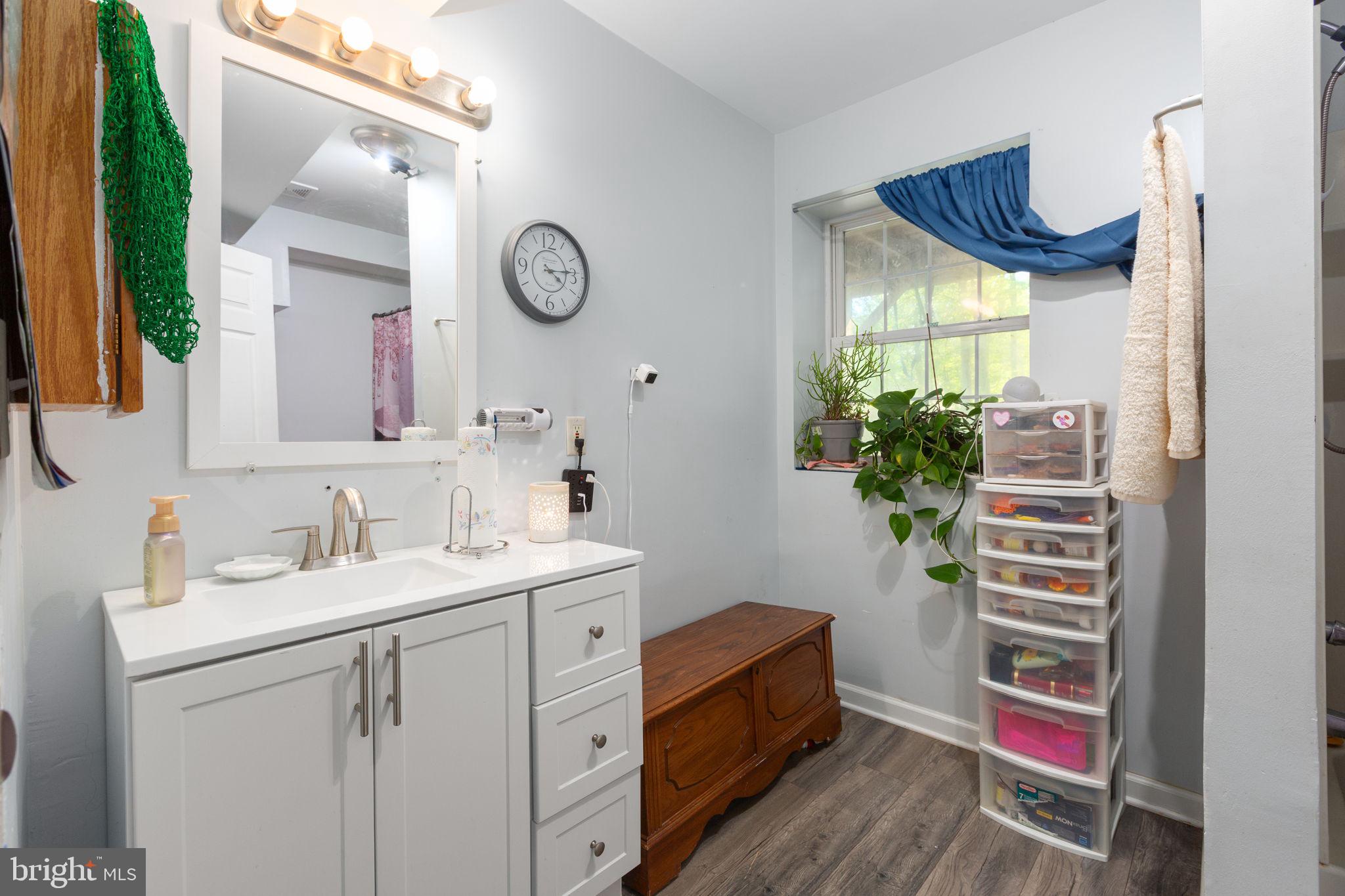 LAKE LAND - Residential