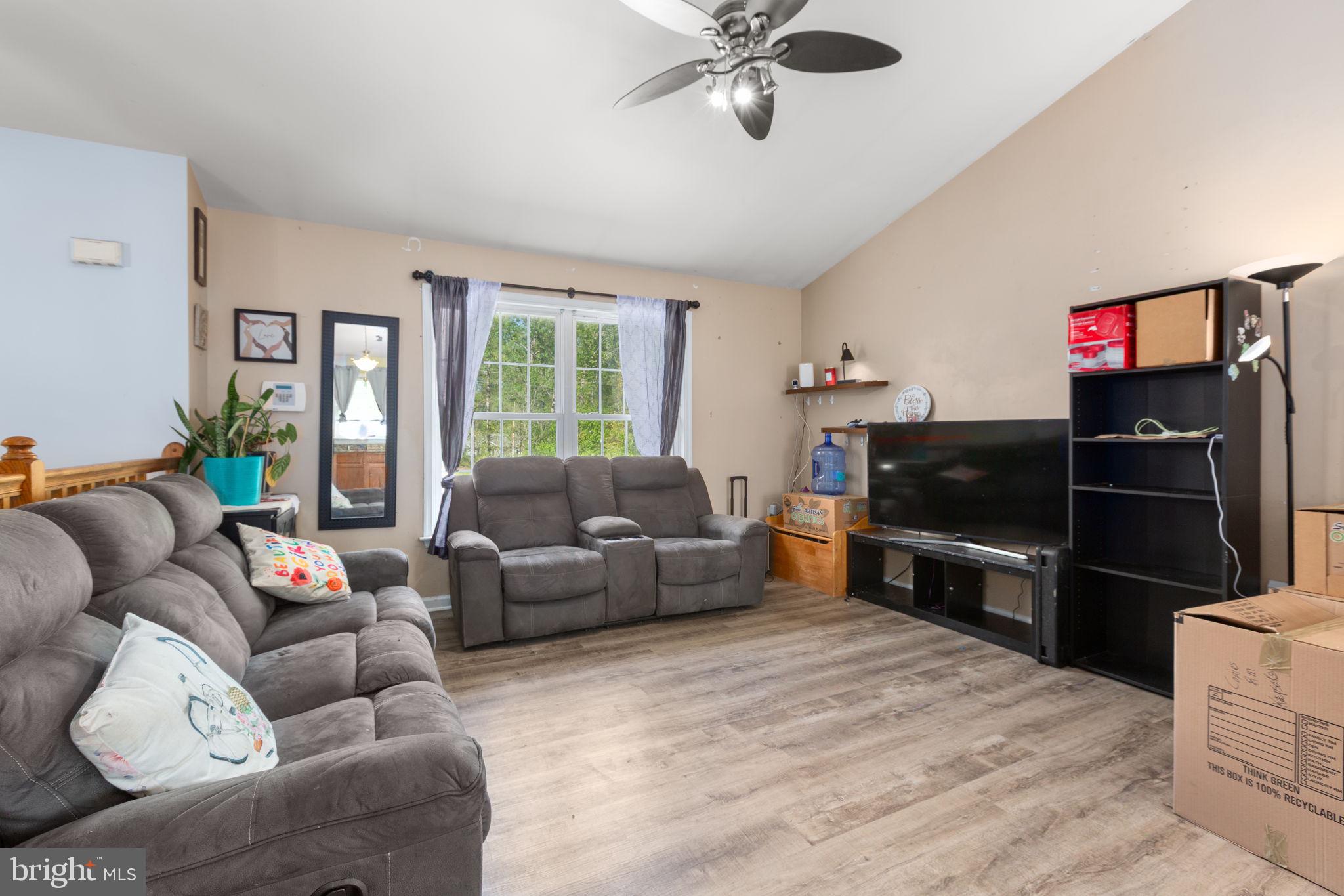 LAKE LAND - Residential