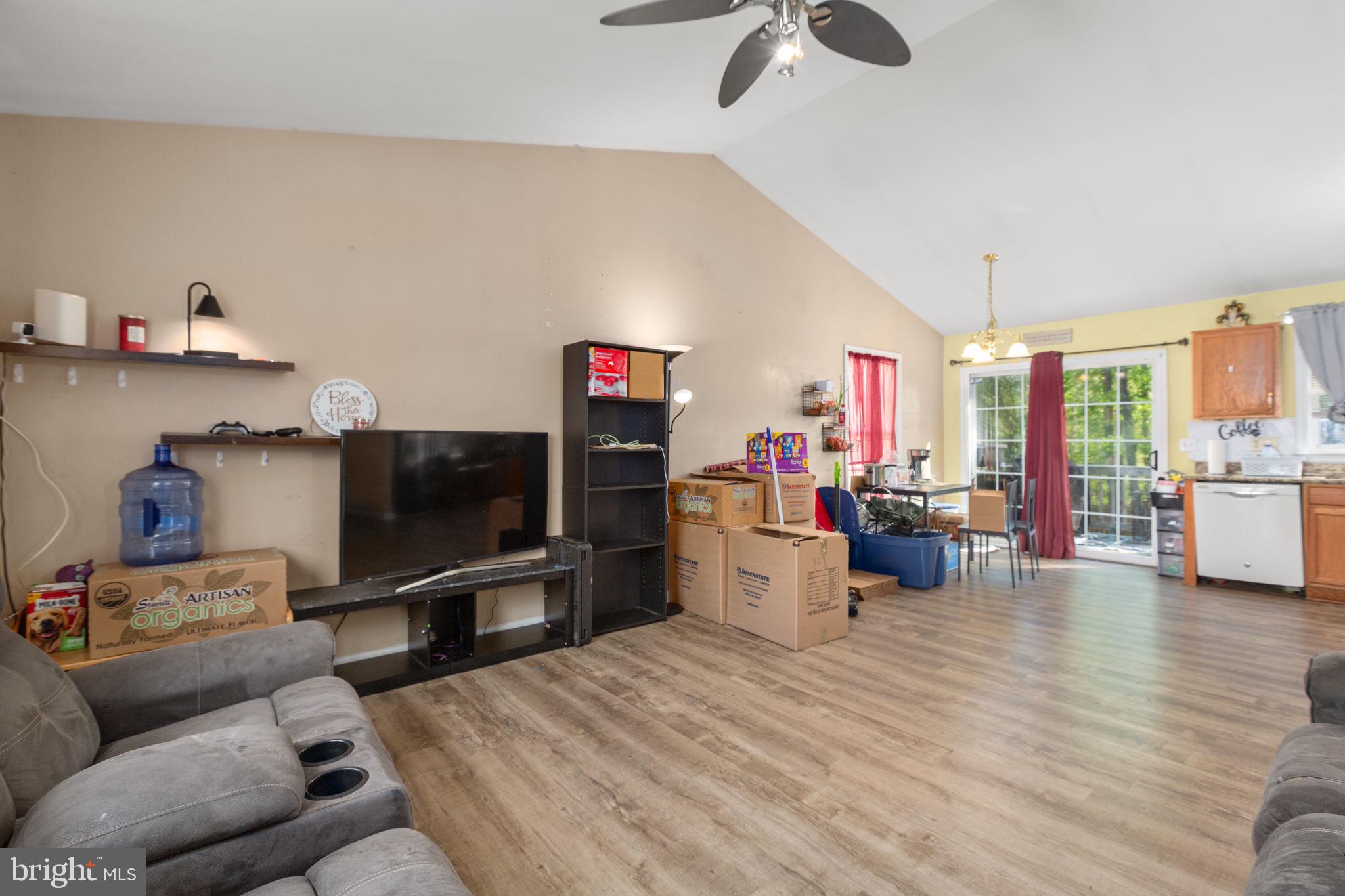 LAKE LAND - Residential