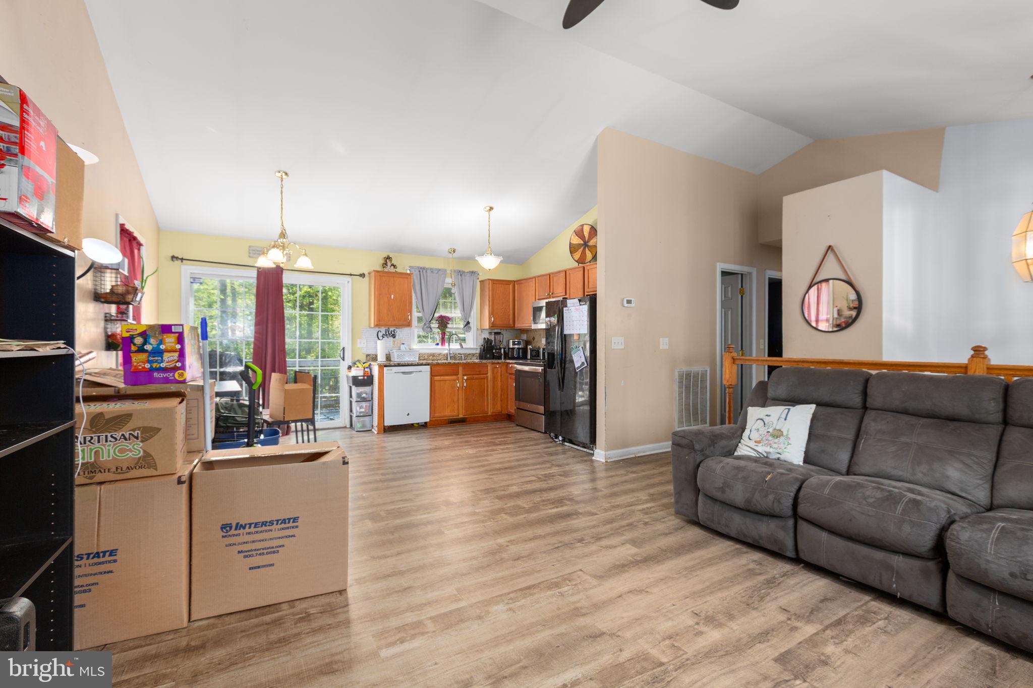 LAKE LAND - Residential