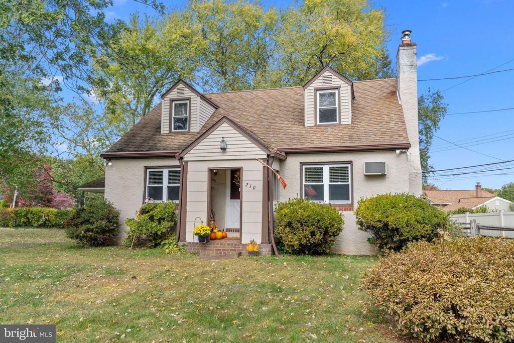 Photo of 210 Castello Avenue, HATBORO, PA 19040 (MLS # PAMC2158712)