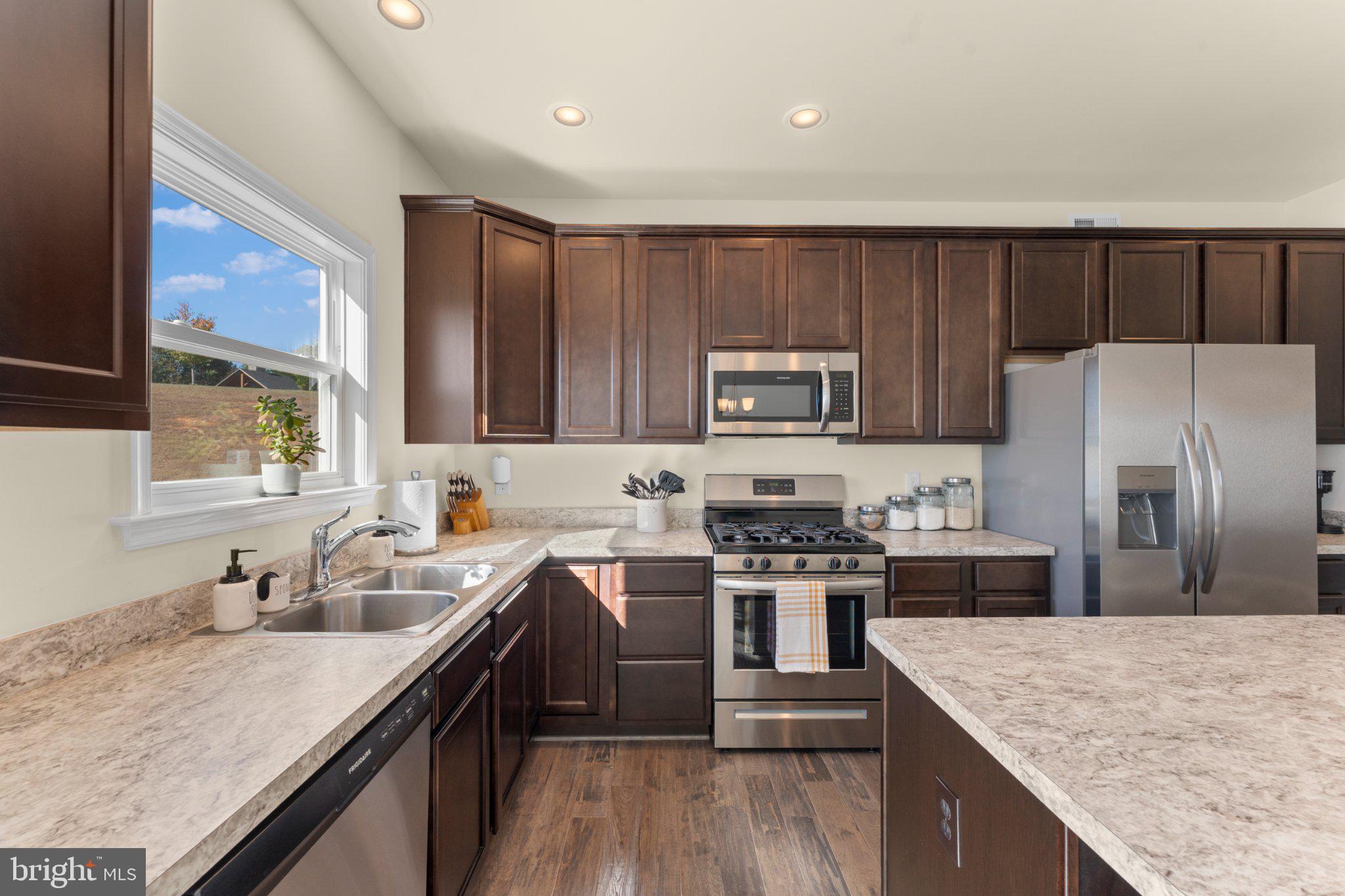 STONE RIDGE ESTATES - Residential